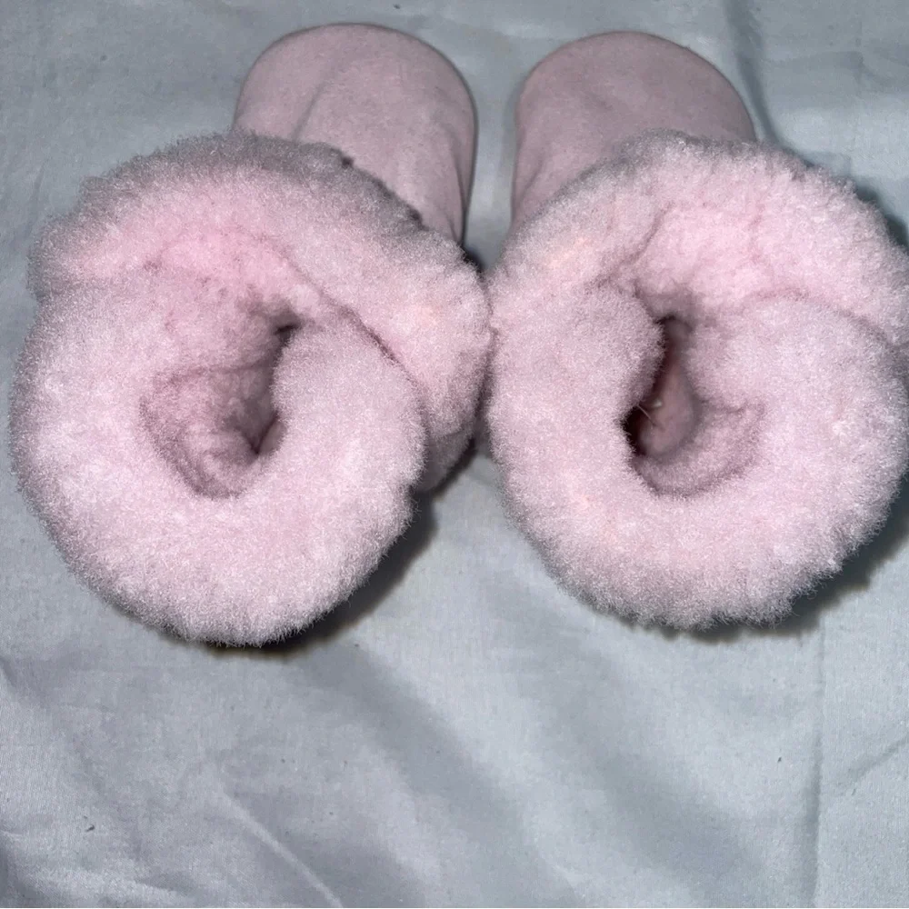 UGG Jesse‎ Bow II Pink Suede Baby Boots Sheepskin Lined Infant Size 4/5 1103552I